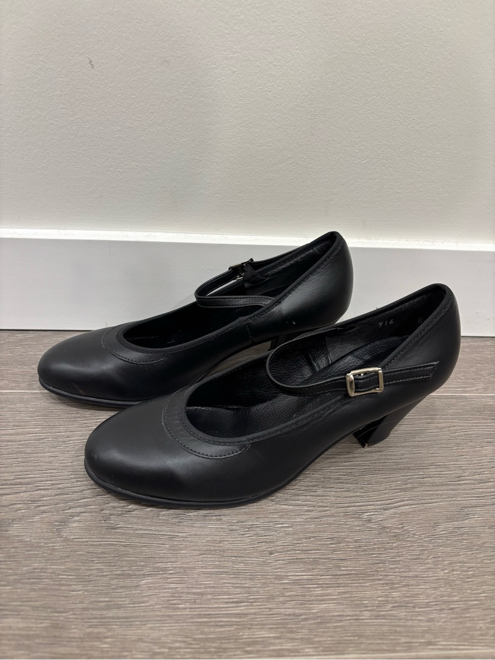 Angelo Luzio Flamenco Shoes size 8